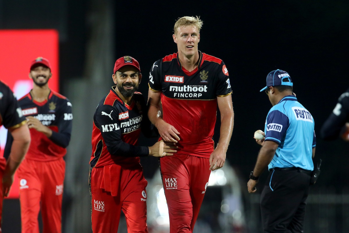 Kyle Jamieson celebrates with Virat Kohi after dismissing David Warner