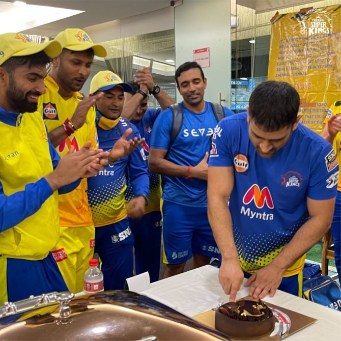 Mahendra Singh Dhoni cuts a cake to celebrate his 200th match for Chennai Super Kings