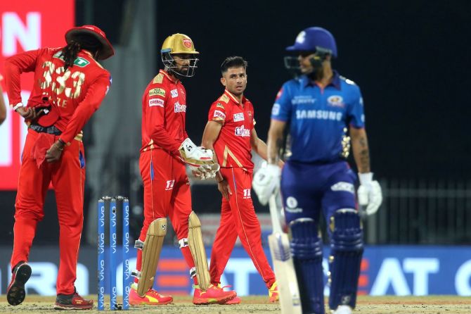 Punjab Kings players celebrate the dismissal of MI's Ishan Kishan