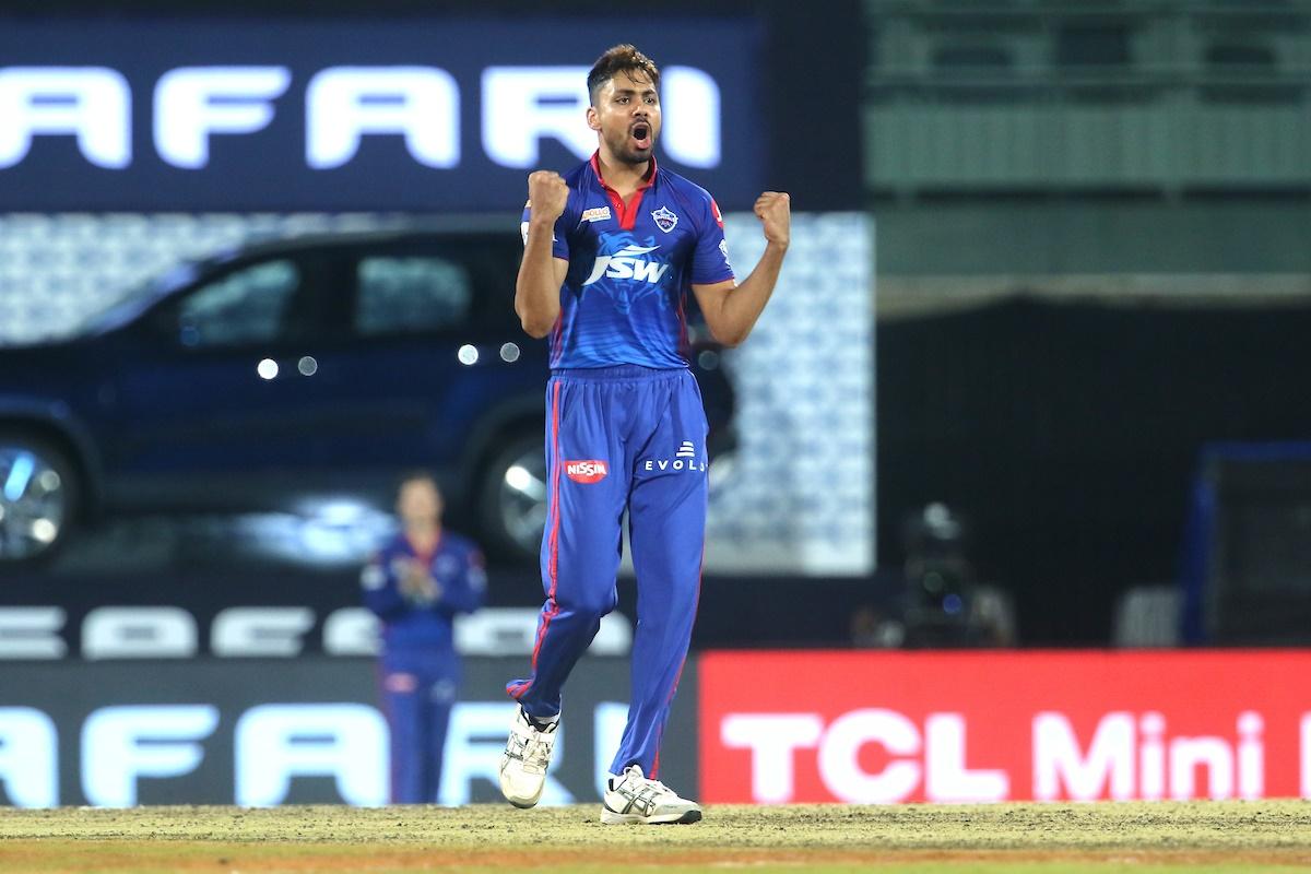 Avesh Khan celebrates after dismissing Vijay Shankar