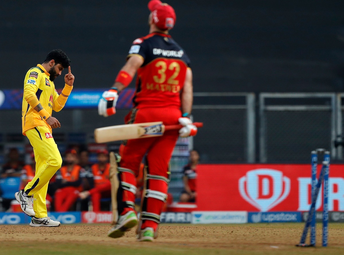 Glenn Maxwell is bowled by Ravindra Jadeja