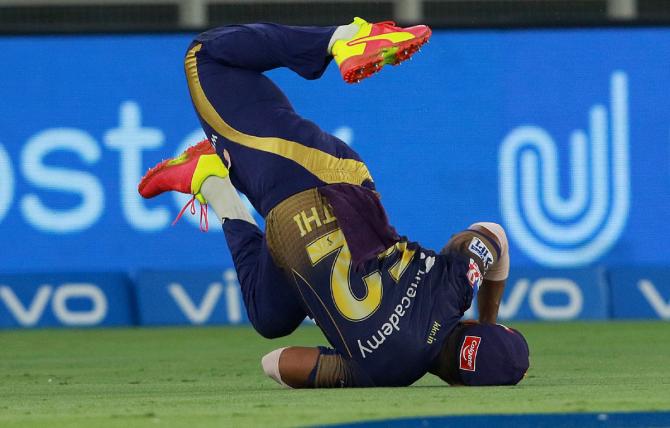 Rahul Tripathi takes the catch to dismiss Mayank Agarwal 