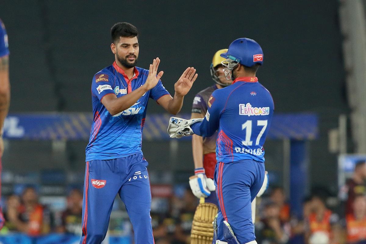 Lalith Yadav celebrates with Rishabh Pant after dismissing Sunil Narine