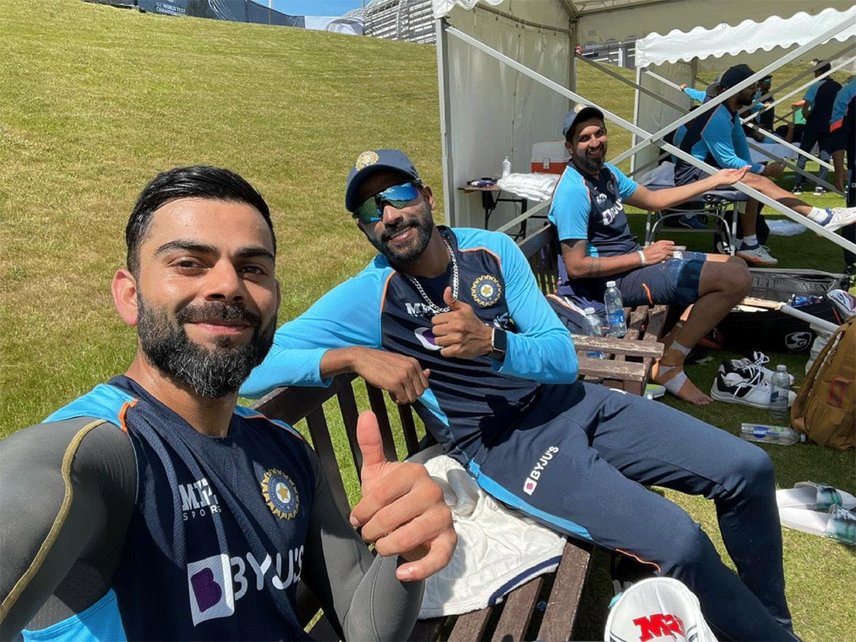 India captain Virat Kohli with pacers Mohammed Siraj and Ishant Sharma at a practice session