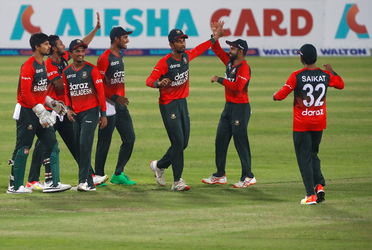 Bangladesh's players celebrate after clinching victory over Australia in the first T20 in Dhaka on Tuesday.