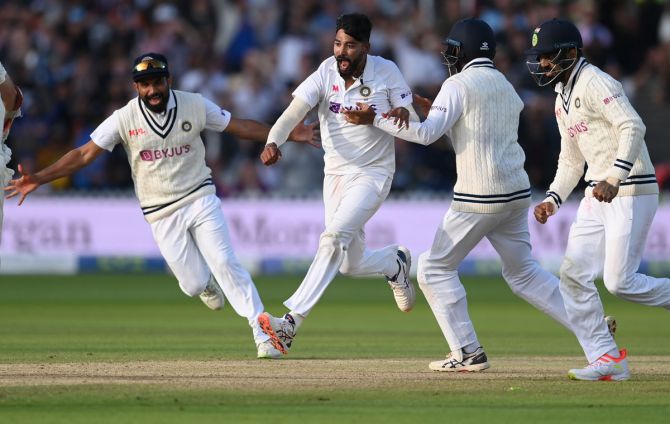 Mohammed Siraj celebrates after bowling Jimmy Anderson to clinch victory for India.