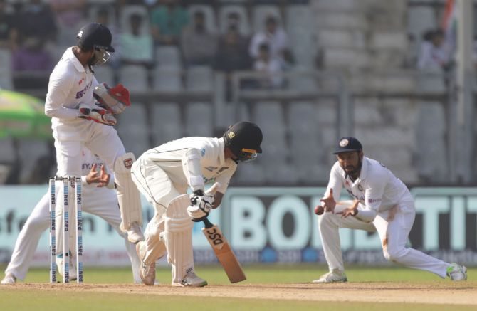 Cheteshwar Pujara catches Rachin Ravindra off Jayant Yadav's bowling.