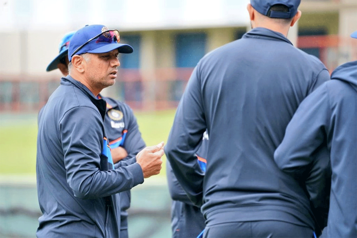 Rahul Dravid with the Indian cricket team at a practice session