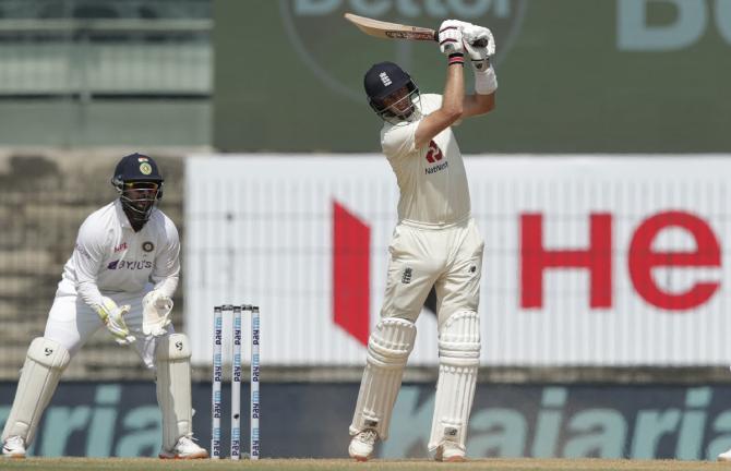 Joe Root hits a boundary