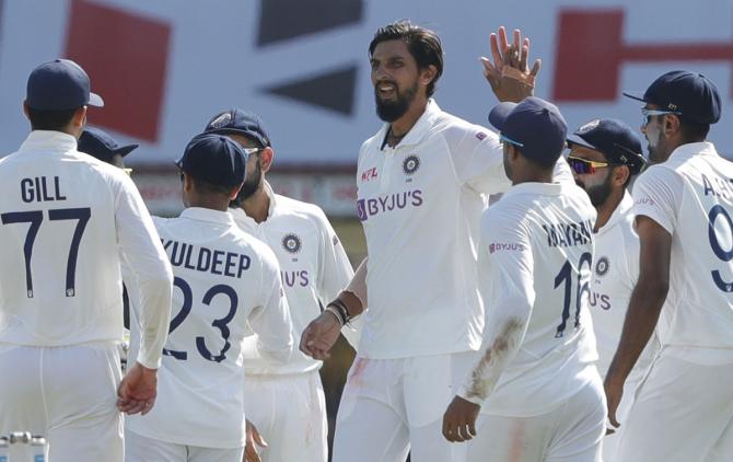  Ishant Sharma celebrates with his teammates after dismissing Jack Leach