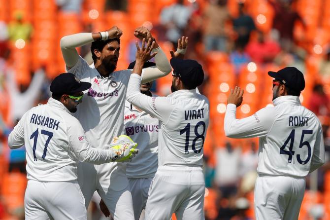 India pacer Ishant Sharma celebrates with skipper Virat Kohli and Rishabh Pant after dismissing Dominic Sibley