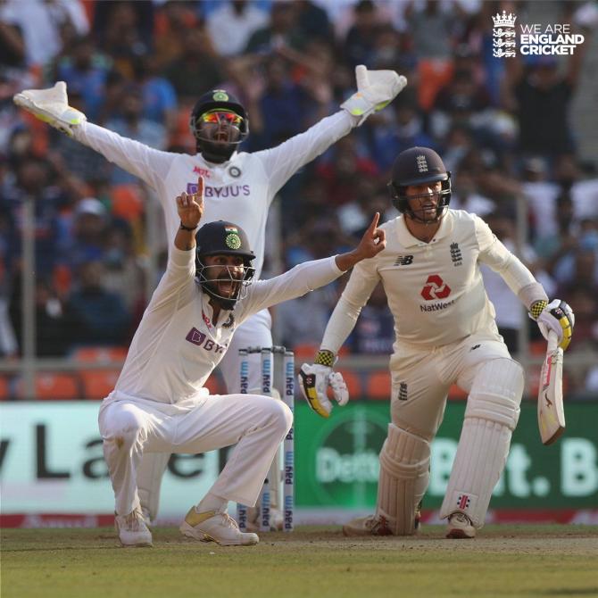 Rishabh Pant and Virat Kohli appeal for the wicket of Zak Crawley