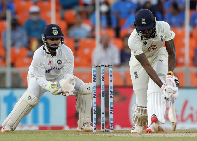 Jofra Archer is trapped LBW by Ravichandran Ashwin who completes 400 wickets in Tests