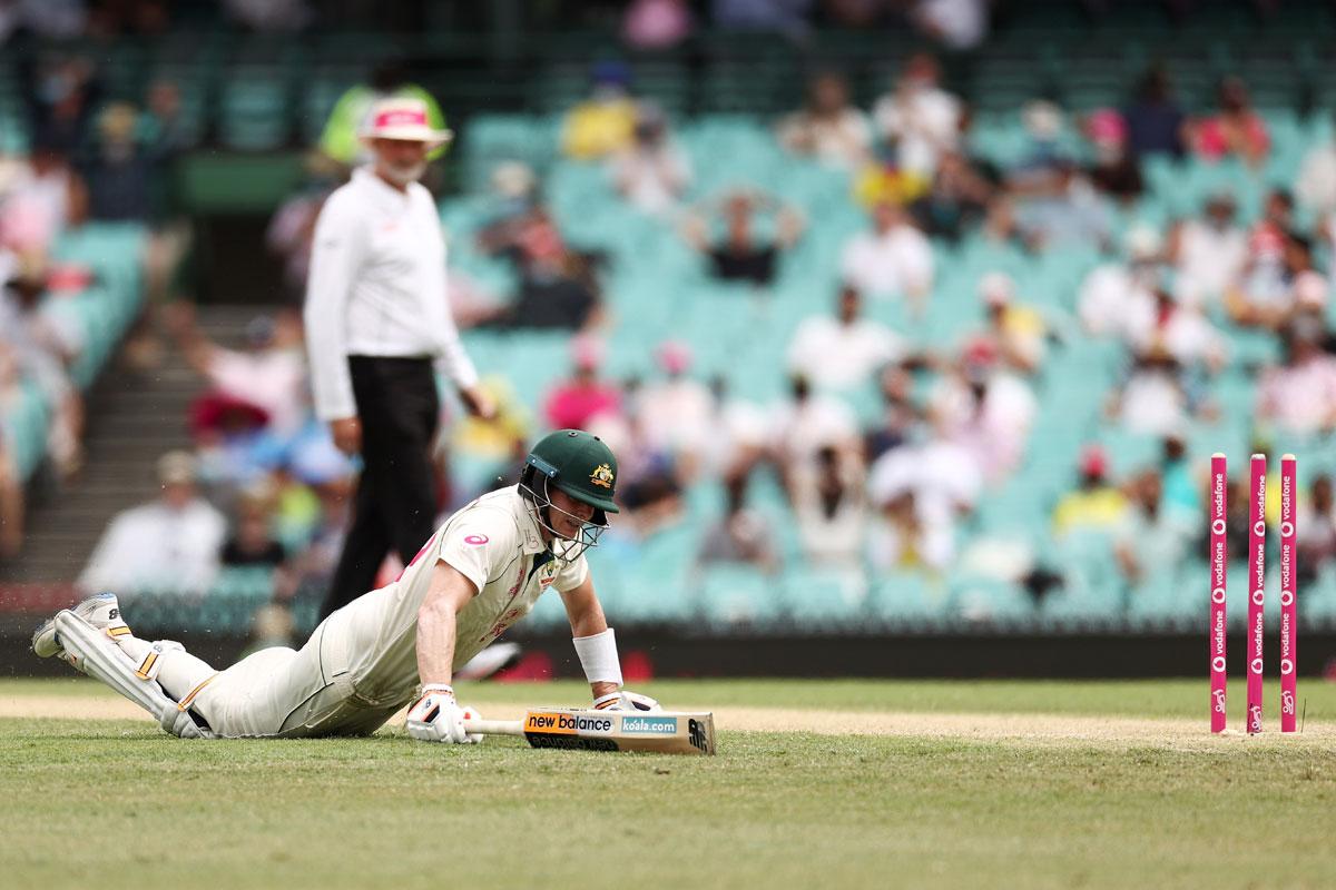 Steve Smith is run-out by Ravindra Jadeja.