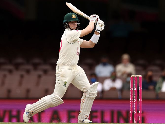 Steve Smith bats during Day 2 of the 3rd Test between Australia and India