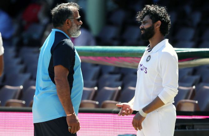 Ravindra Jadeja speaks to India's bowling coach Bharat Arun