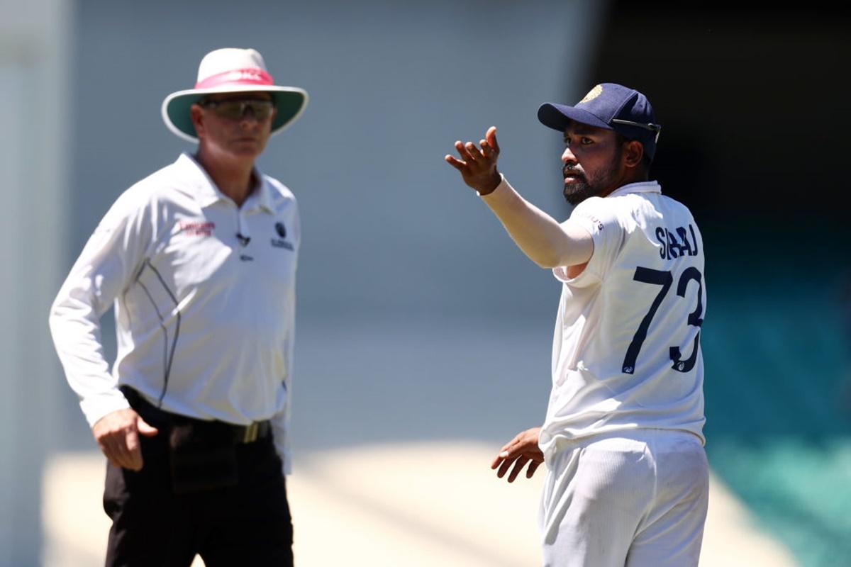 Mohammed Siraj lodges a formal complaint with the umpire after again being subjected to abuse by Australian fans in the bay behind his fielding position