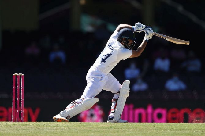 Hanuma Vihari put on a stoic show despite batting with a hamstring injury