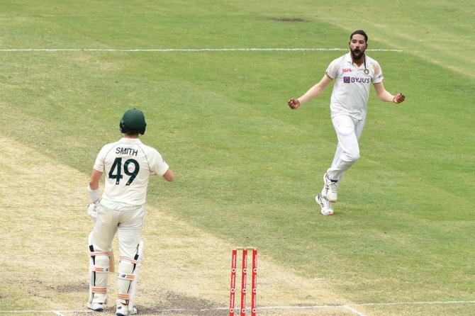 Mohammed Siraj celebrates on dismissing Steve Smith on Day 4 of the 4th Test at the Gabba in Brisbane on Monday