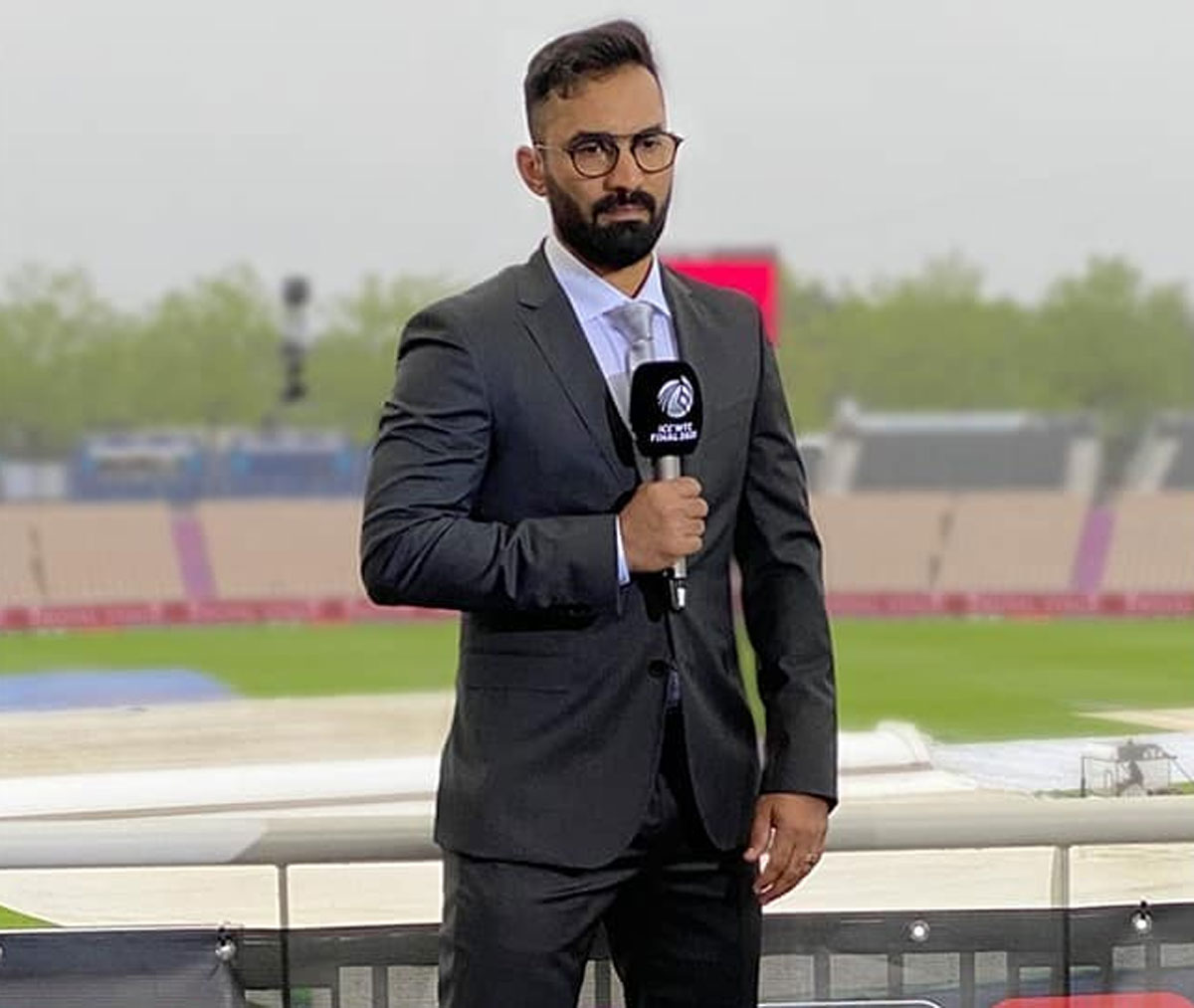 Commentator DK gets 'biggest accolade' from Dhoni