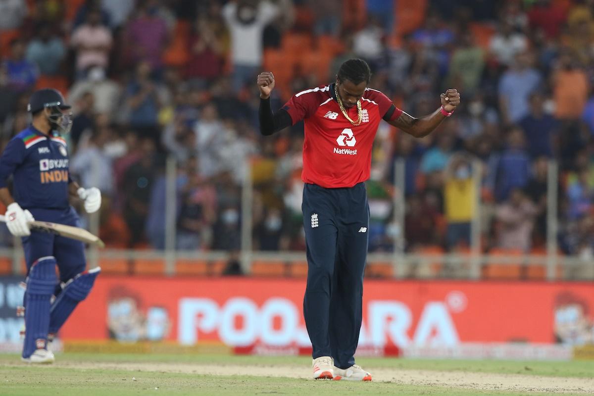 Jofra Archer celebrates the wicket of Shardul Thakur