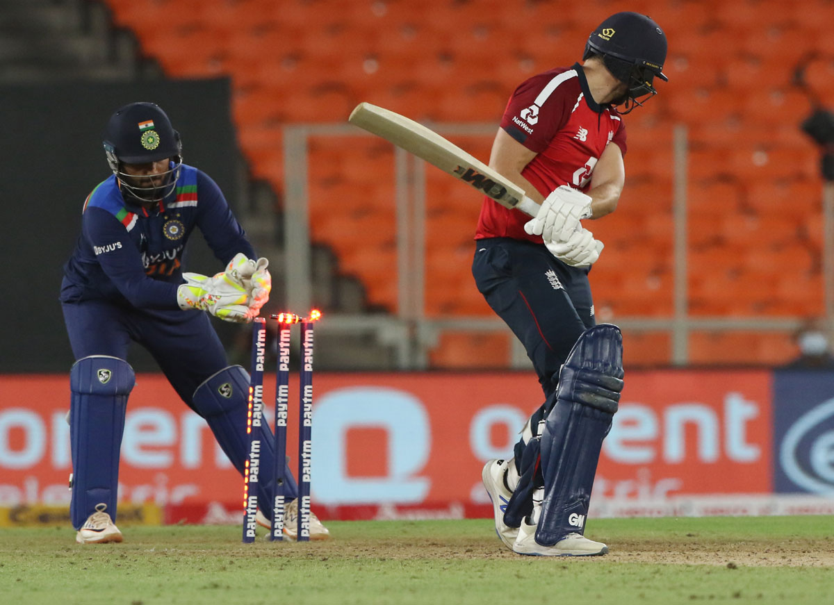 Dawid Malan is  stumped by Rishabh Pant off Washington Sundar