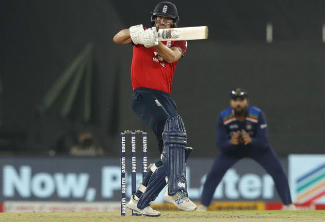 Dawid Malan scores a boundary