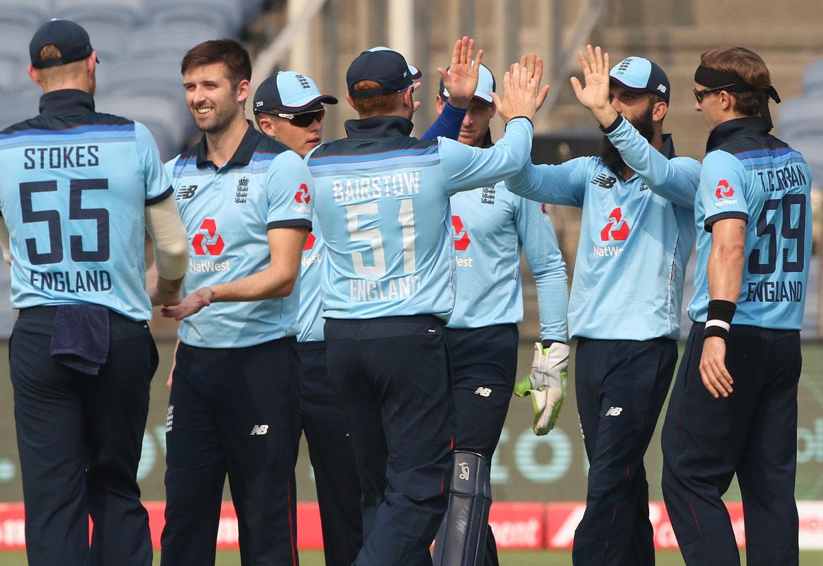 Mark Wood celebrates the wicket of Virat Kohli