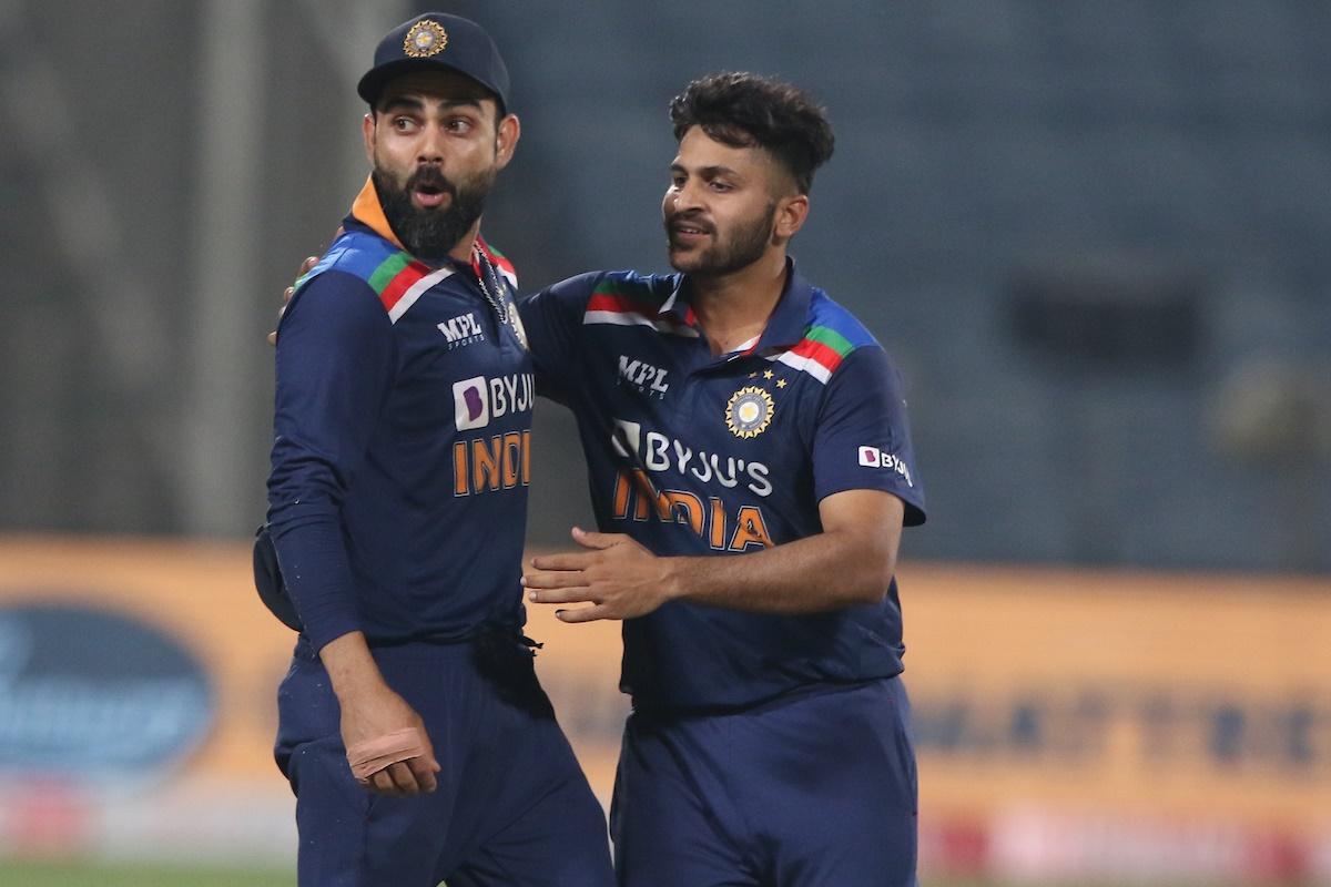 Shardul Thakur and Virat Kohli celebrate the wicket of Adil Rashid