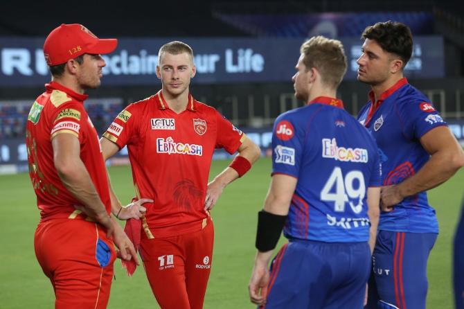 Aussie players Marcus Stoinis, Steve Smith, Moises Henriques and Daniel Sams after an IPL match