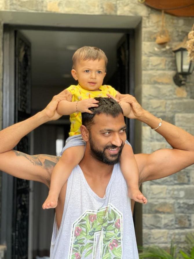 Krunal Pandya carries nephew Agastya around his shoulders