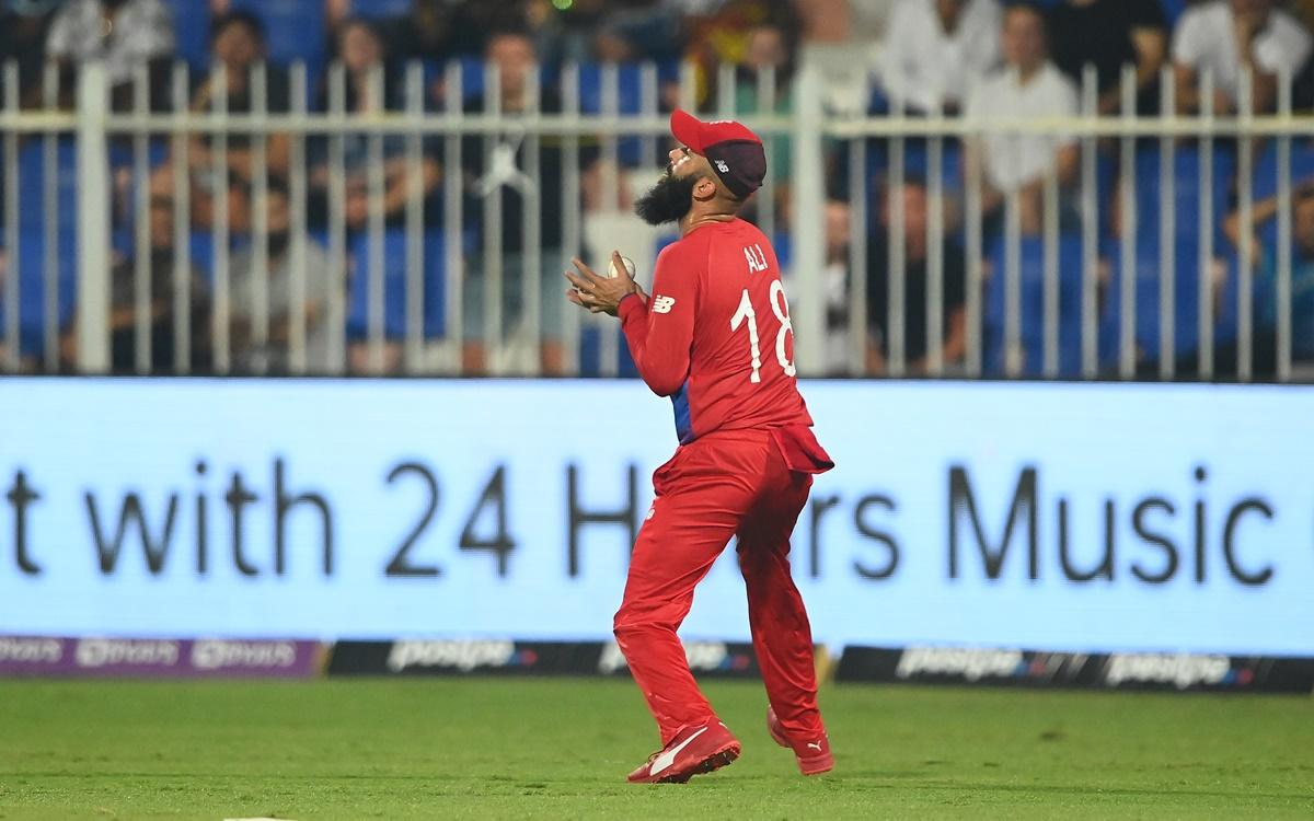 Moeen Ali takes the catch to dismiss Charith Asalanka.