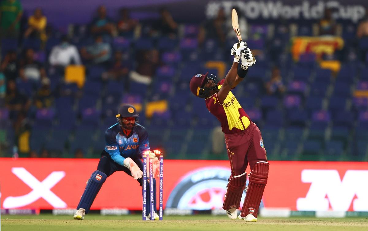 Dwayne Bravo is bowled by Wanindu Hasaranga.