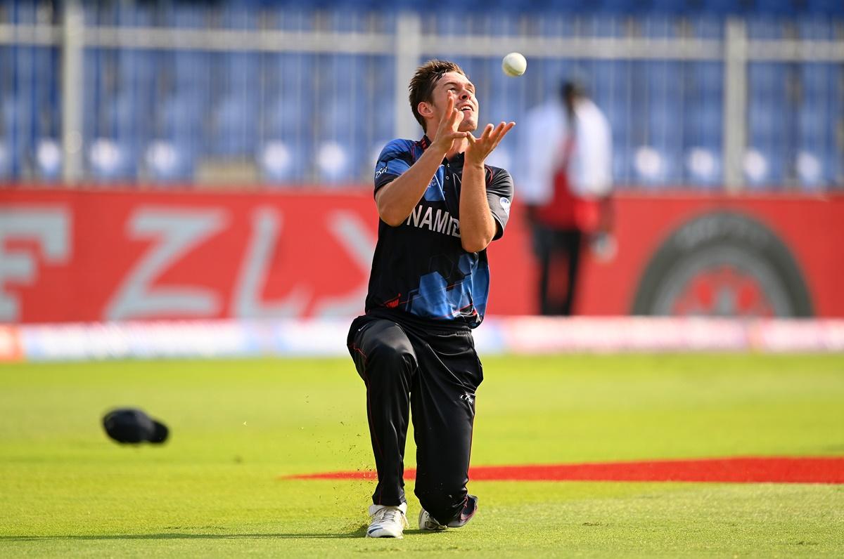 Michael van Lingen takes the catch to dismiss New Zealand opener Daryl Mitchell.