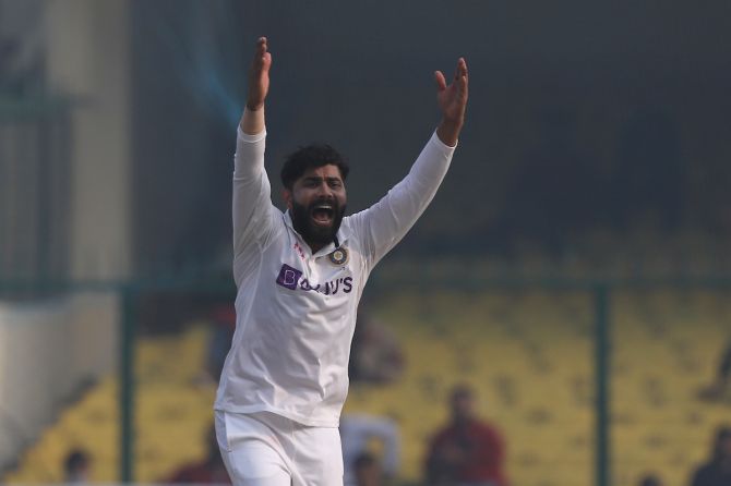 Ravindra Jadeja appeals for leg before wicket against William Young.