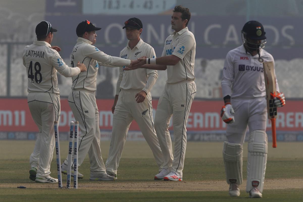 New Zealand pacer Tim Southee celebrates with teammates after dismissing Ravindra Jadeja.