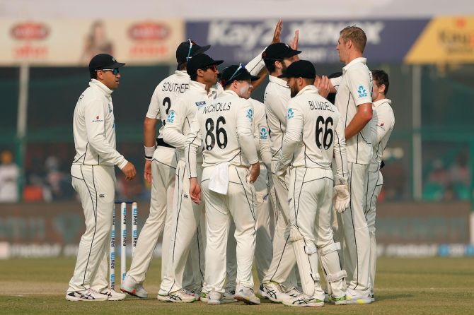Kyle Jamieson gets a round of high-fives from his New Zealand teammates after dismissing Cheteshwar Pujara.