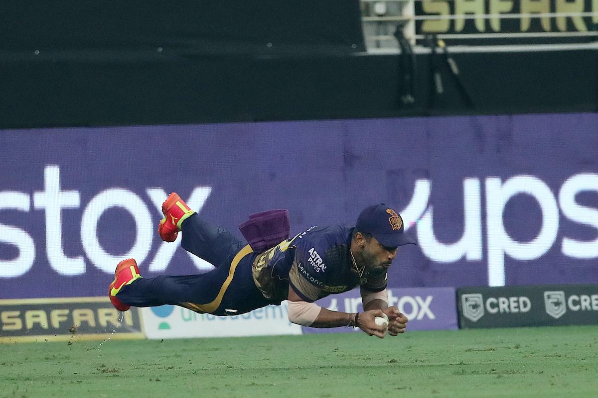 Rahul Tripathi takes the catch to dismiss Deepak Hooda.