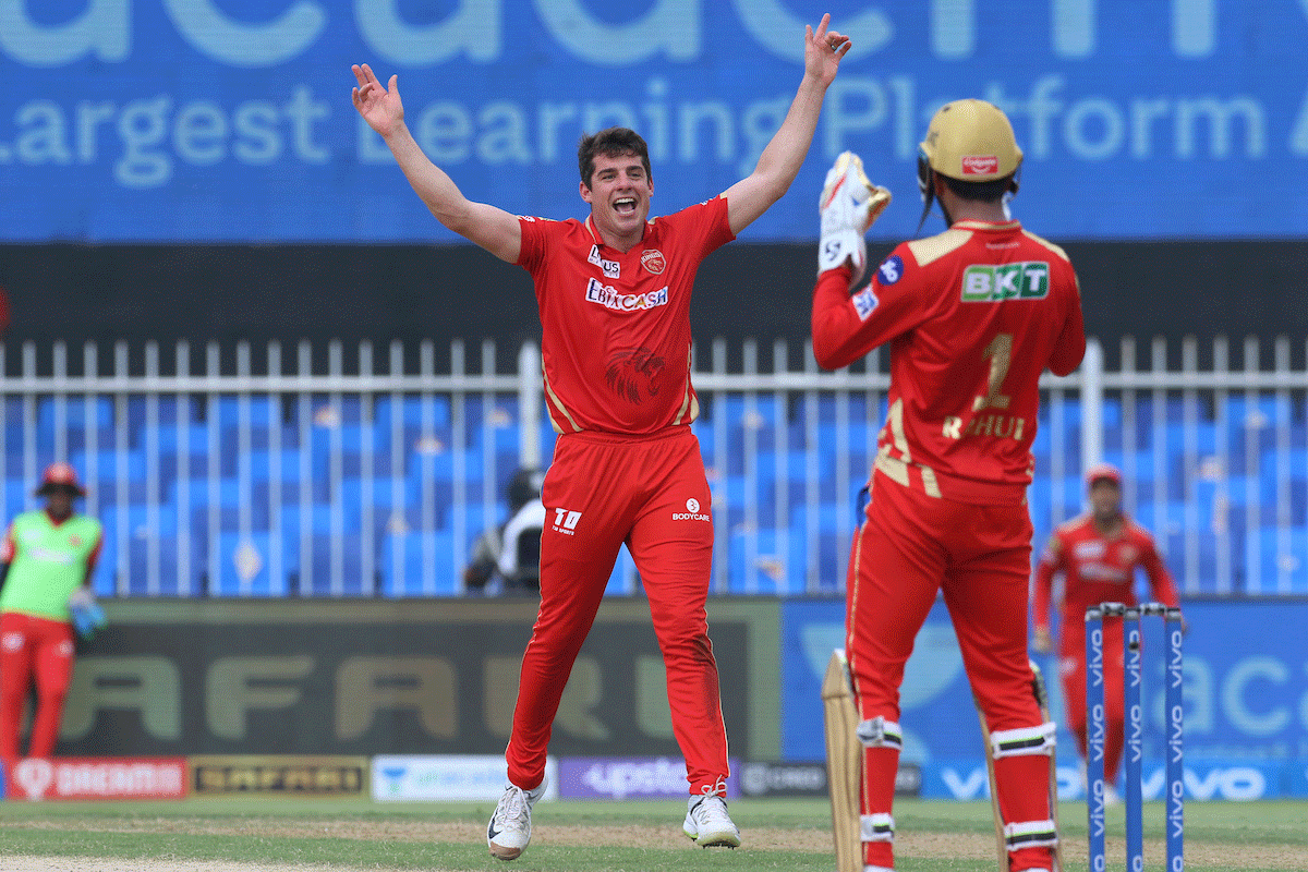 Moises Henriques had a career-best figures of 3 for 21