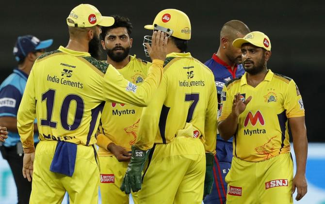 Ravindra Jadeja celebrates with his Chennai Super Kings teammates after dismissing Rishabh Pant.