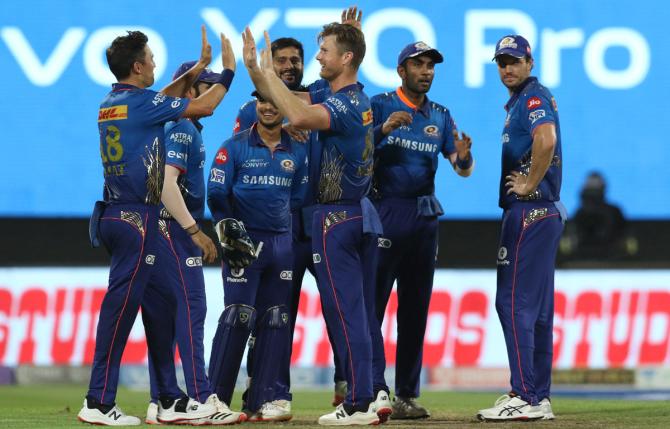 James Neesham gets a round of applause from his Mumbai Indians teammates after dismissing Sanju Samson.