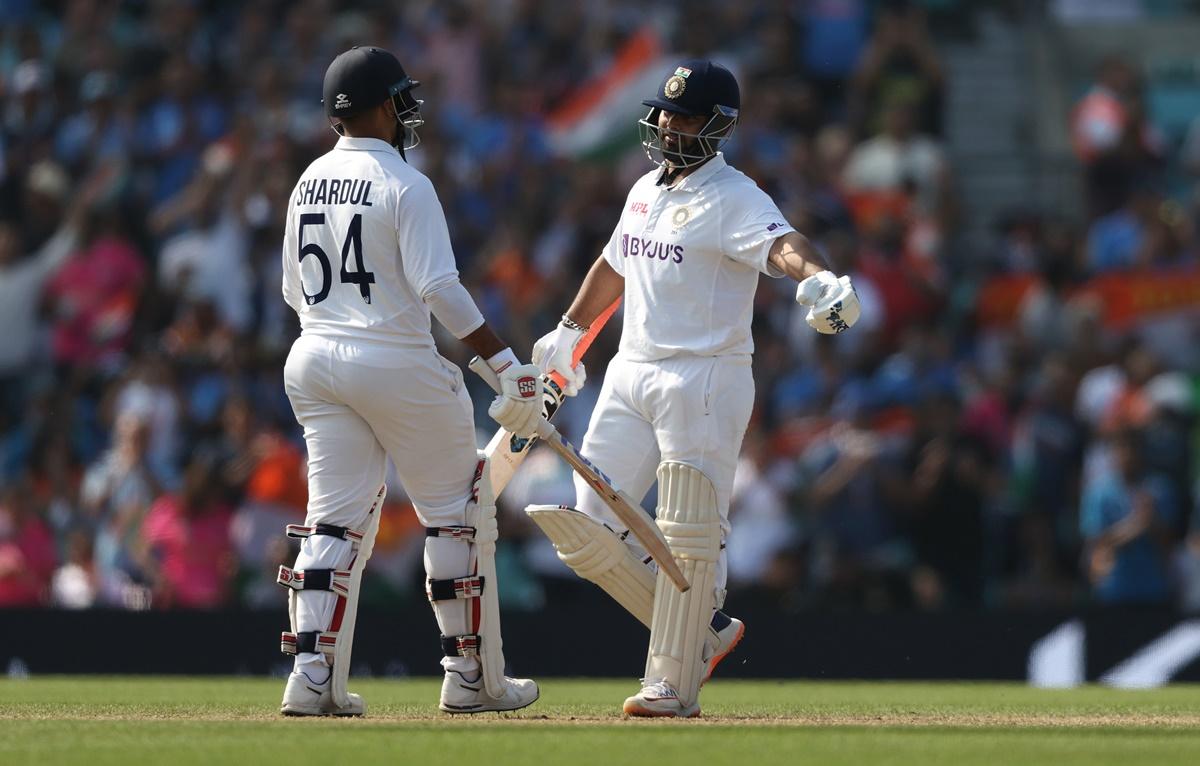 ishabh Pant congratulates Shardul Thakur on scoring 50.