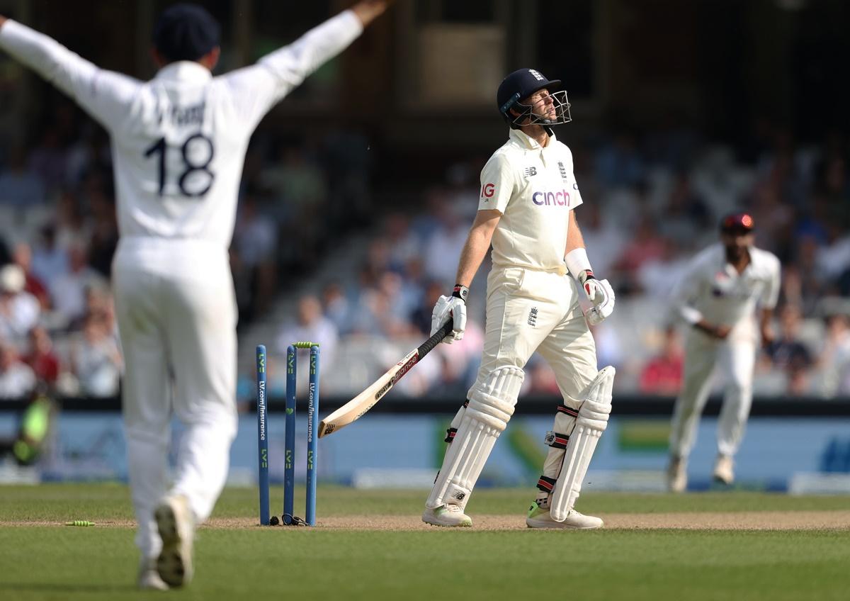 Joe Root reacts after being bowled by Shardul Thakur.