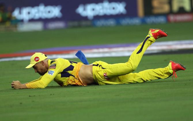 Faf du Plessis takes the catch to dismiss Suryakumar Yadav off Shardul Thakur's bowling