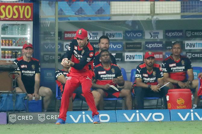 AB de Villiers takes the catch to dismiss Liam Livingstone.