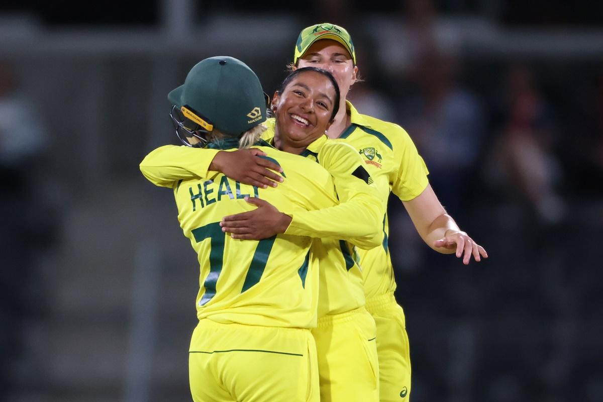  Alana King celebrates with her Australia teammate Alyssa Healy after dismissing England's Katherine Brunt.