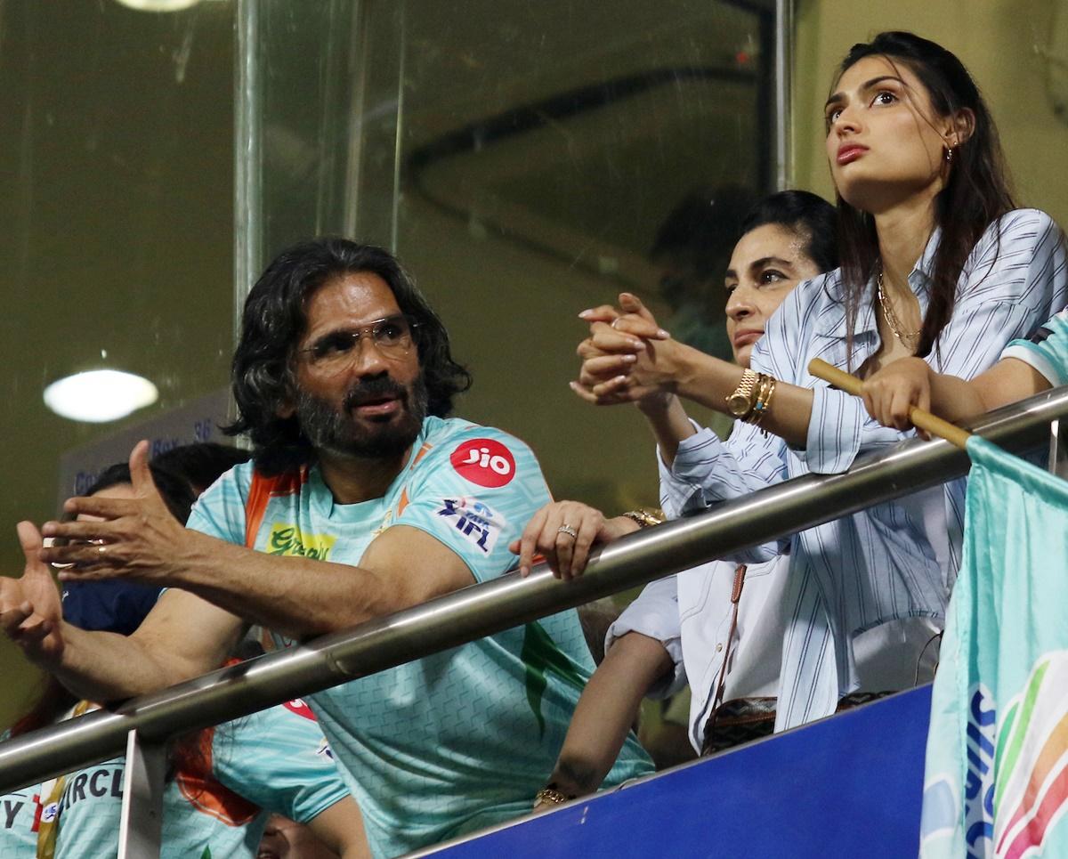 Athiya, Sunil Shetty cheer Rahul, LSG - Rediff Cricket