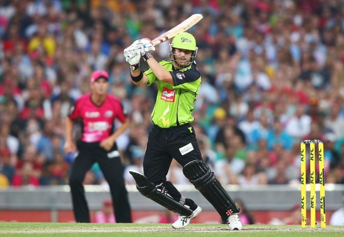 Sydney Thunder's David Warner plays the cut shot during the Big Bash League match against Sydney Sixers at the Sydney Cricket Ground on December 21, 2013. 