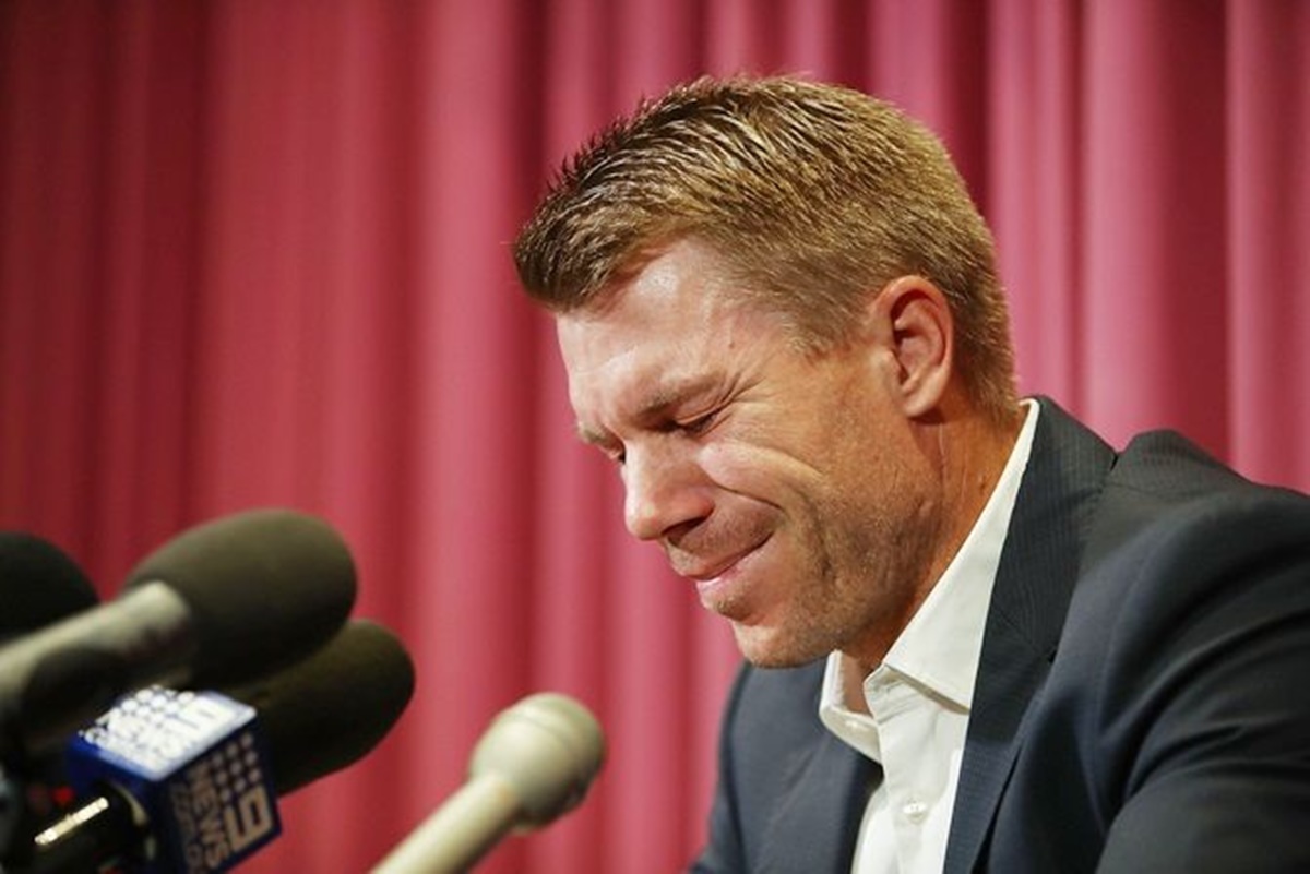 David Warner breaks down while speaking to the media after being banned by Cricket Australia following the ball-tampering incident in South Africa in 2018.
