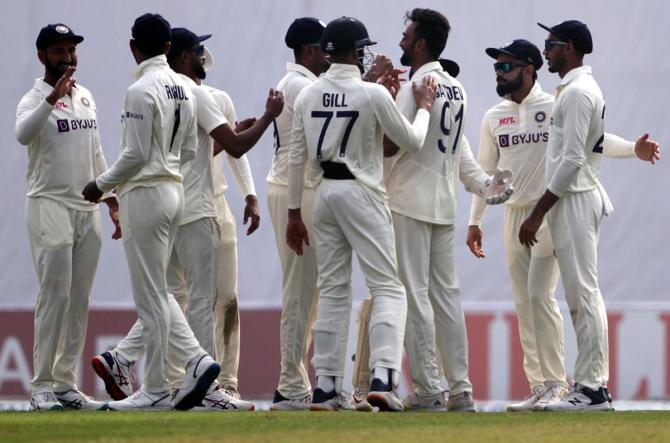 Jaydev Unadkat of India bowling